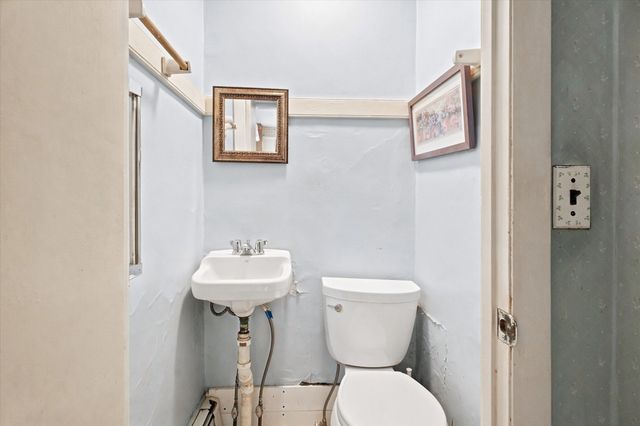 8 Ord St, Salem, MA 01970
