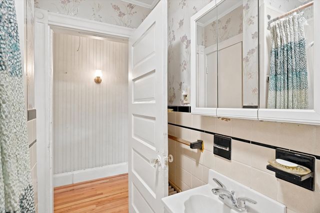 8 Ord St, Salem, MA 01970