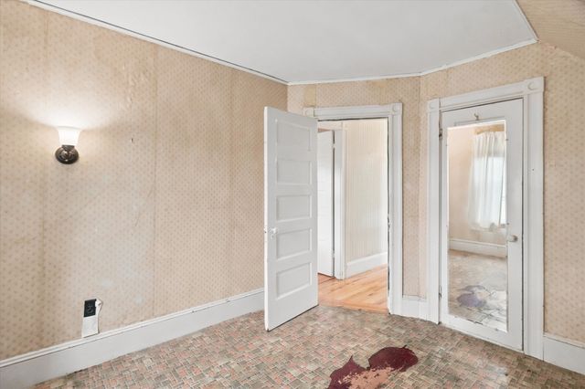 8 Ord St, Salem, MA 01970