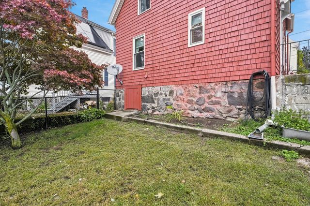 8 Ord St, Salem, MA 01970