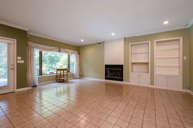 18 Hickory Hills Circle, Little Rock, AR 72212