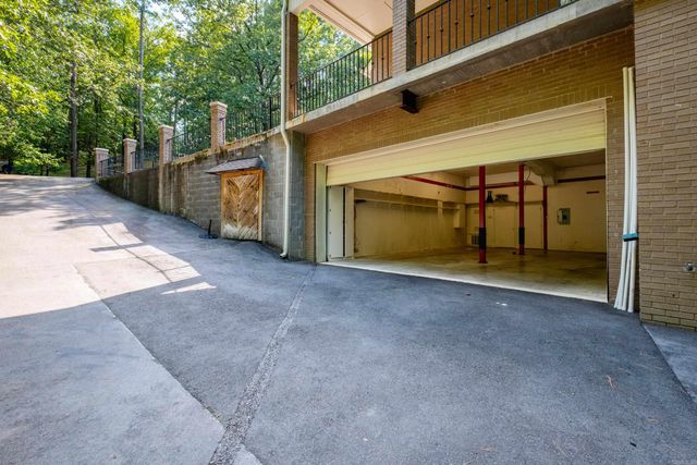 18 Hickory Hills Circle, Little Rock, AR 72212