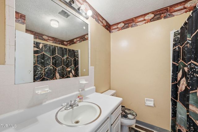 2610 Austin Village Boulevard, Johnson City, TN 37601