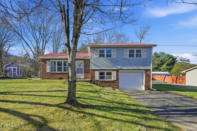 2610 Austin Village Boulevard, Johnson City, TN 37601