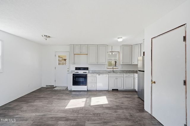 2610 Austin Village Boulevard, Johnson City, TN 37601