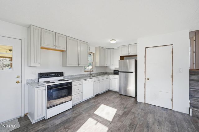 2610 Austin Village Boulevard, Johnson City, TN 37601