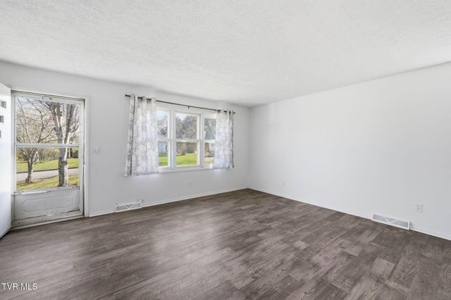 2610 Austin Village Boulevard, Johnson City, TN 37601