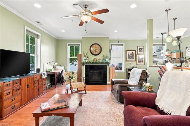 214 S 2nd ST C, Hampton, VA 23664