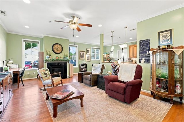 214 S 2nd ST C, Hampton, VA 23664