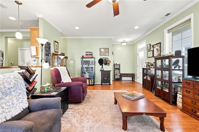 214 S 2nd ST C, Hampton, VA 23664