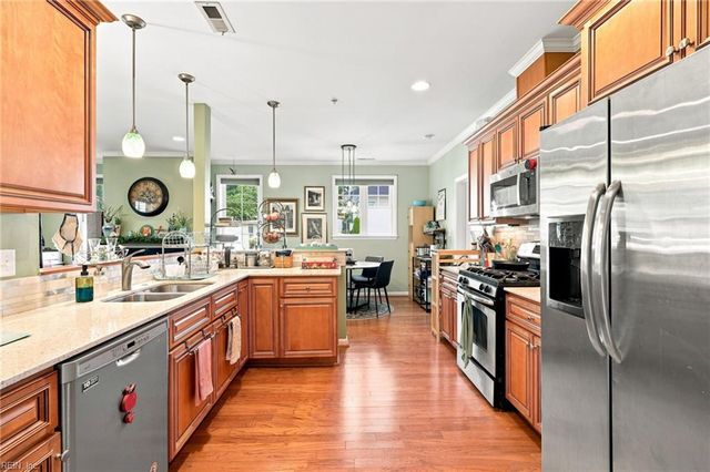 214 S 2nd ST C, Hampton, VA 23664