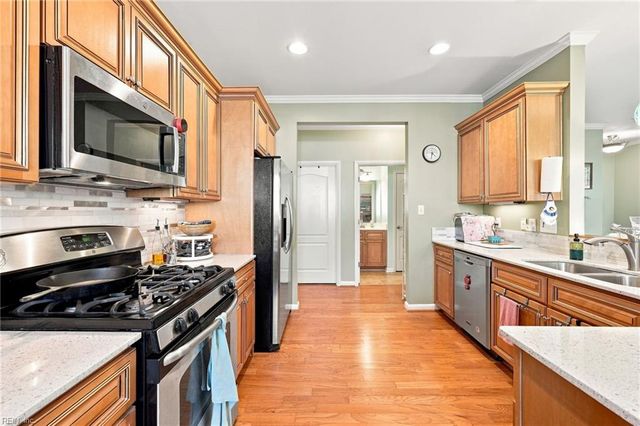 214 S 2nd ST C, Hampton, VA 23664