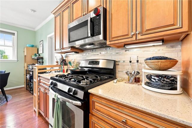 214 S 2nd ST C, Hampton, VA 23664