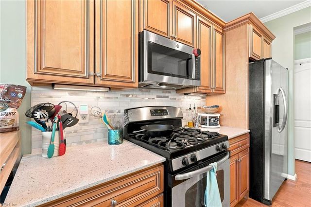 214 S 2nd ST C, Hampton, VA 23664