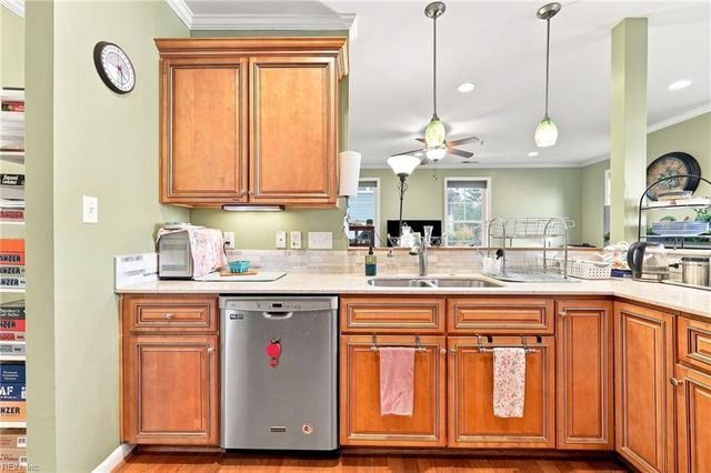 214 S 2nd ST C, Hampton, VA 23664