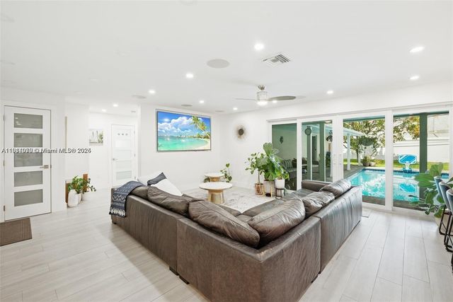 5021 SW 29th Ter, Dania Beach, FL 33312