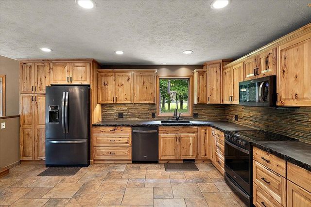 805 W Moore Road, Ashland Twp, MI 49327