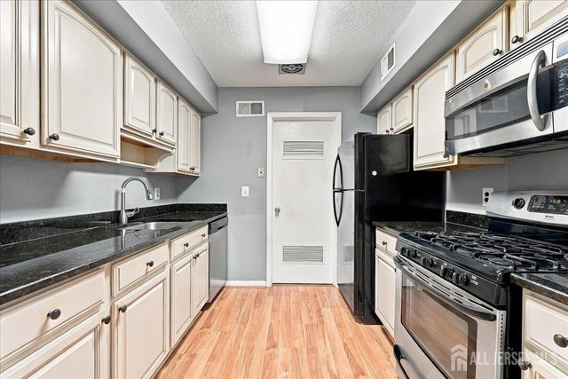 34 Foxtail Lane, South Brunswick, NJ 08852