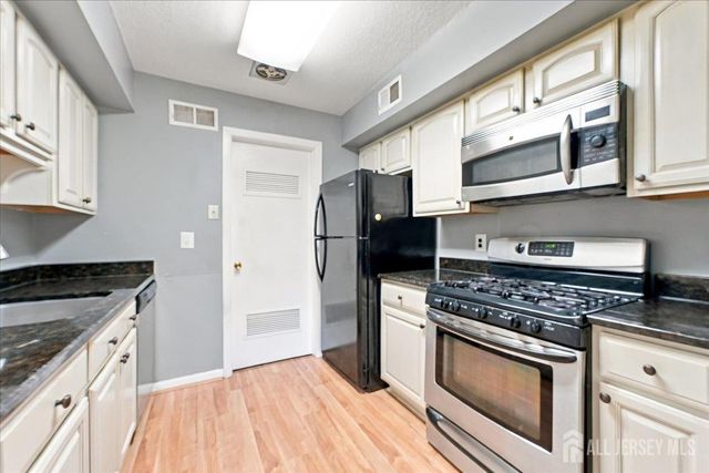 34 Foxtail Lane, South Brunswick, NJ 08852