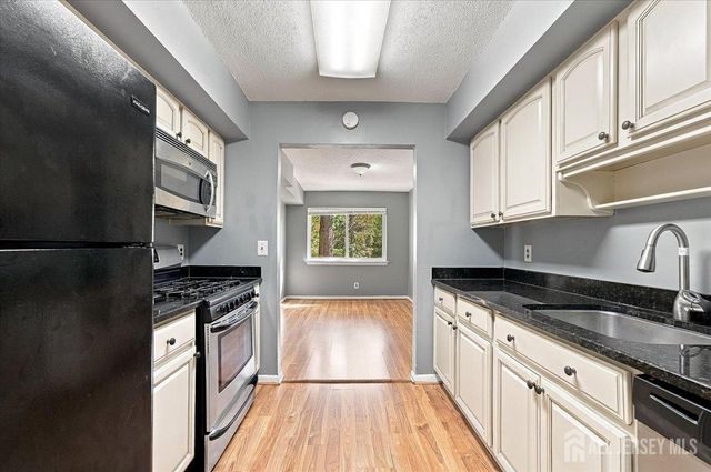 34 Foxtail Lane, South Brunswick, NJ 08852