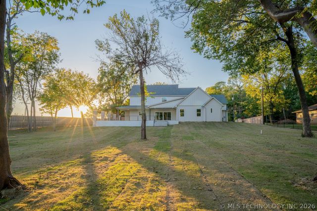 4929 S Columbia Avenue, Tulsa, OK 74105