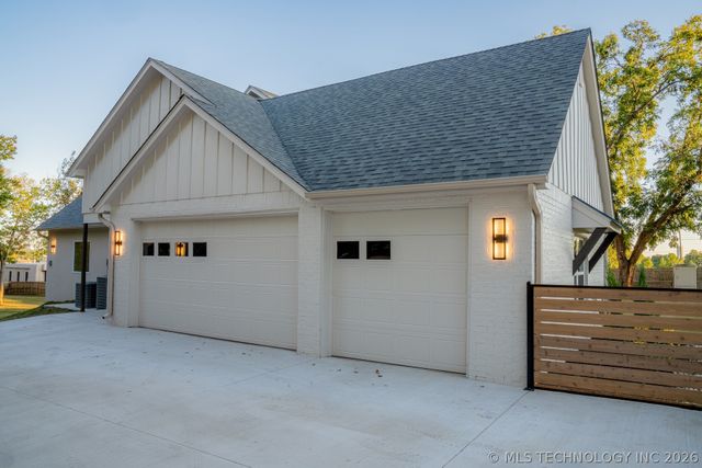 4929 S Columbia Avenue, Tulsa, OK 74105