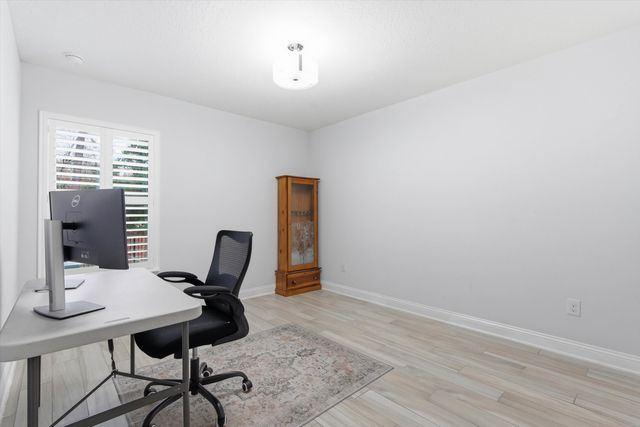 271 Lost Lake Dr, St Augustine, FL 32086