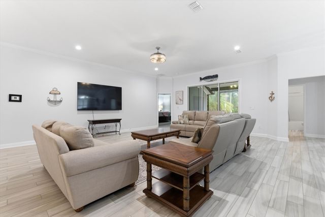 271 Lost Lake Dr, St Augustine, FL 32086