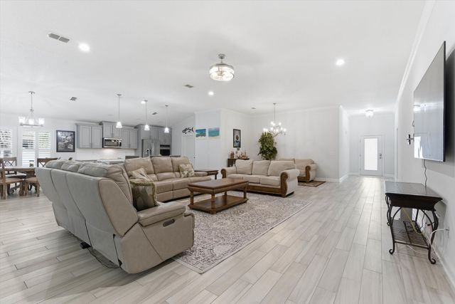 271 Lost Lake Dr, St Augustine, FL 32086