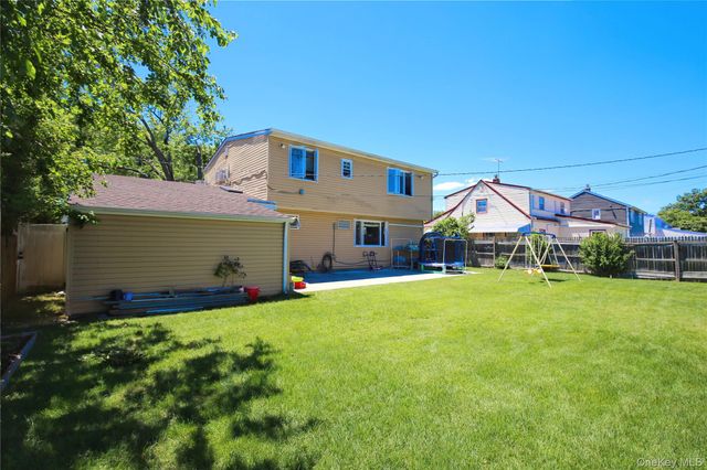 109 Old Oak Lane, Levittown, NY 11756