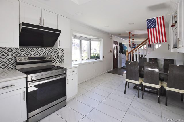 109 Old Oak Lane, Levittown, NY 11756