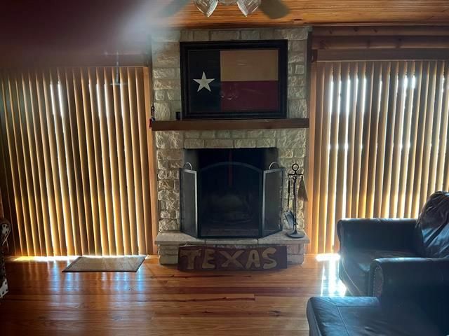 534 Scotts School RD, Flatonia, TX 78941