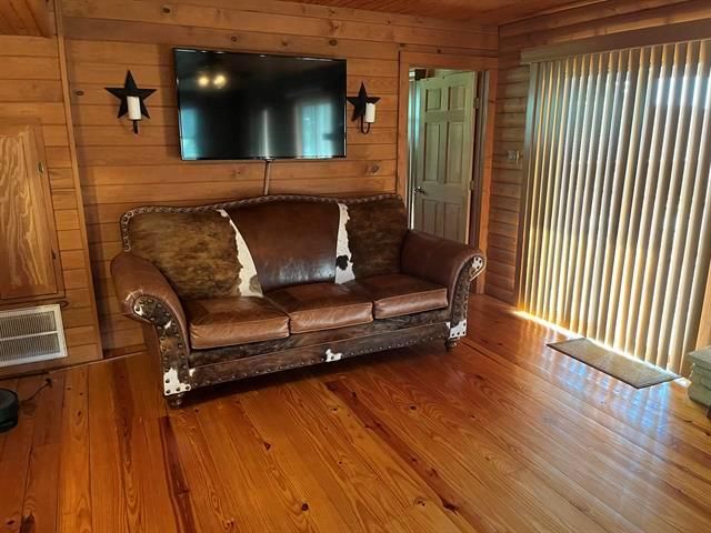 534 Scotts School RD, Flatonia, TX 78941