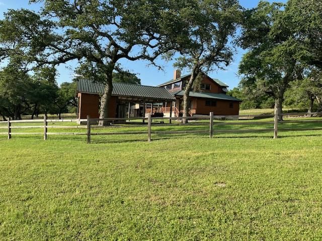534 Scotts School RD, Flatonia, TX 78941