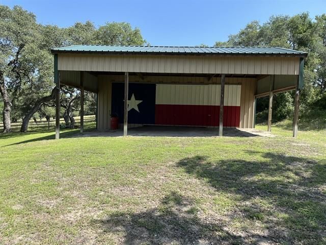 534 Scotts School RD, Flatonia, TX 78941