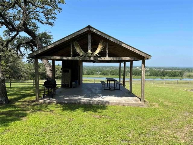 534 Scotts School RD, Flatonia, TX 78941