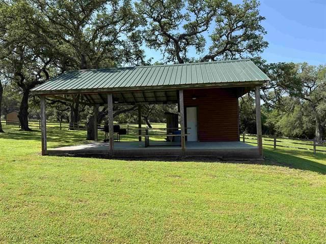534 Scotts School RD, Flatonia, TX 78941