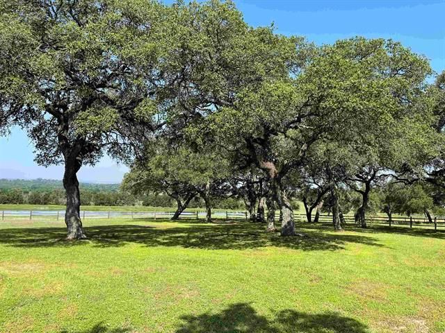 534 Scotts School RD, Flatonia, TX 78941