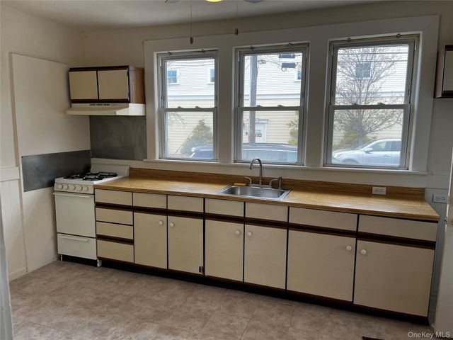 1A Second Ave East Islip Ave, East Islip, NY 11730