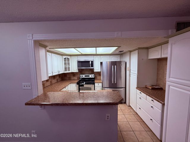 8323 CENTURY POINT Drive N, Jacksonville, FL 32216