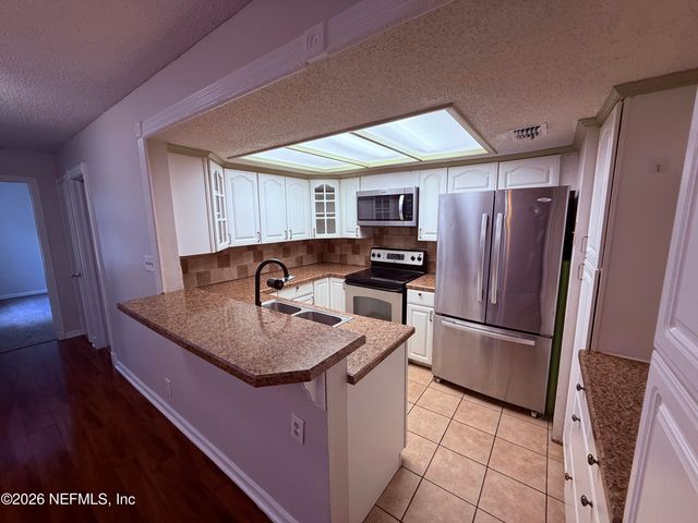 8323 CENTURY POINT Drive N, Jacksonville, FL 32216