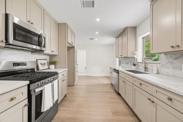 9522 Winsome Lane, Houston, TX 77063