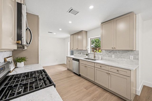 9522 Winsome Lane, Houston, TX 77063