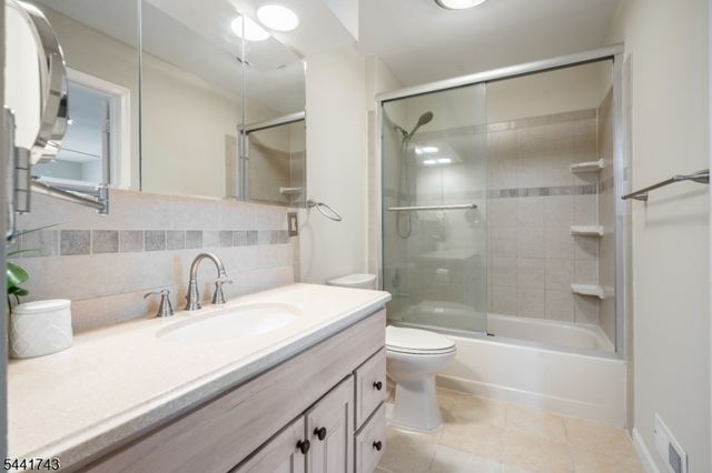 85 Almond Dr, Franklin Twp., NJ 08873