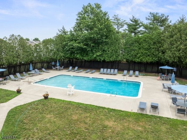85 Almond Dr, Franklin Twp., NJ 08873