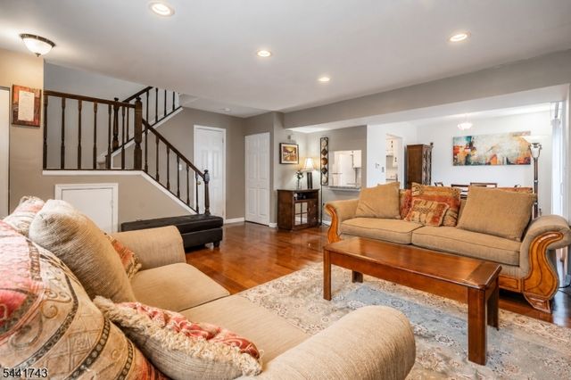 85 Almond Dr, Franklin Twp., NJ 08873