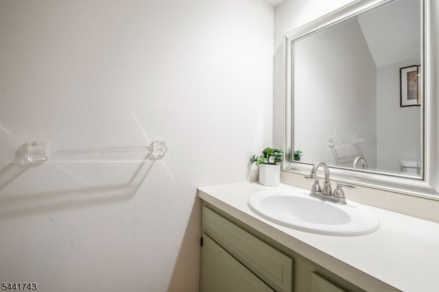 85 Almond Dr, Franklin Twp., NJ 08873