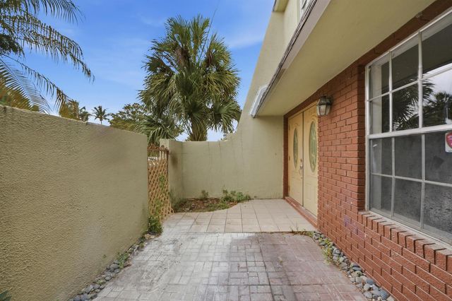 7318 NW 75th Street, Tamarac, FL 33321