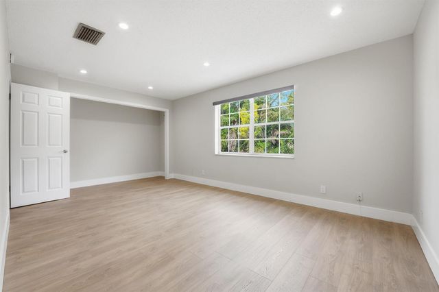 7318 NW 75th Street, Tamarac, FL 33321