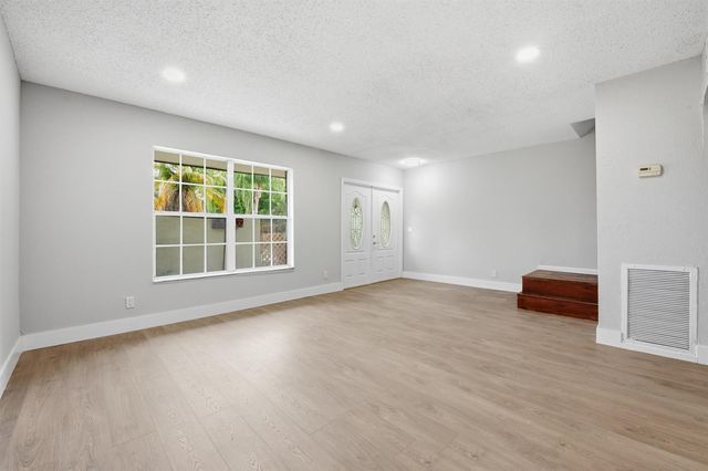 7318 NW 75th Street, Tamarac, FL 33321